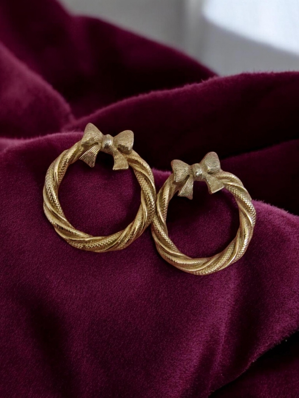 Vintage Gold Tone Bow Wreath Earrings | Avon Style Retro Studs